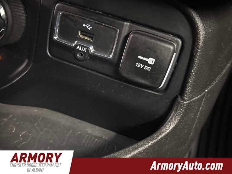 Used 2016 Jeep Renegade Latitude image 19