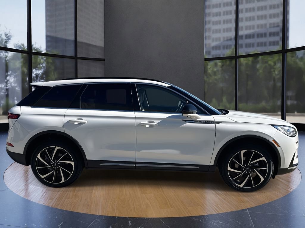 Used 2025 Lincoln Corsair Reserve image 2