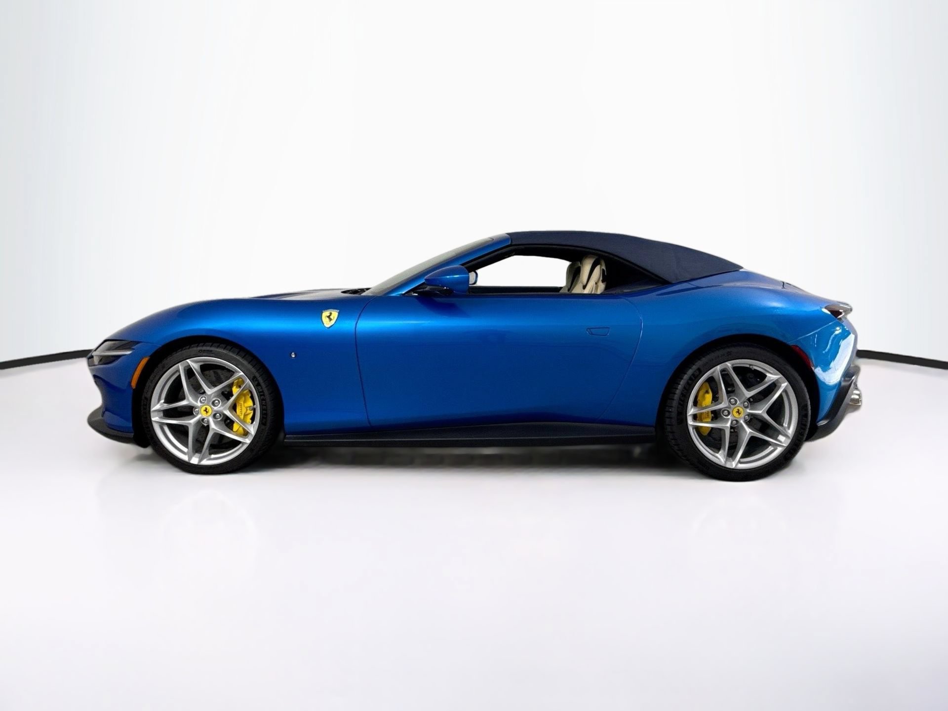Certified 2025 Ferrari Roma Spider RWD image 4