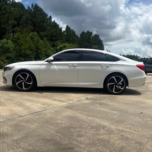 Used 2018 Honda Accord Sport image 2