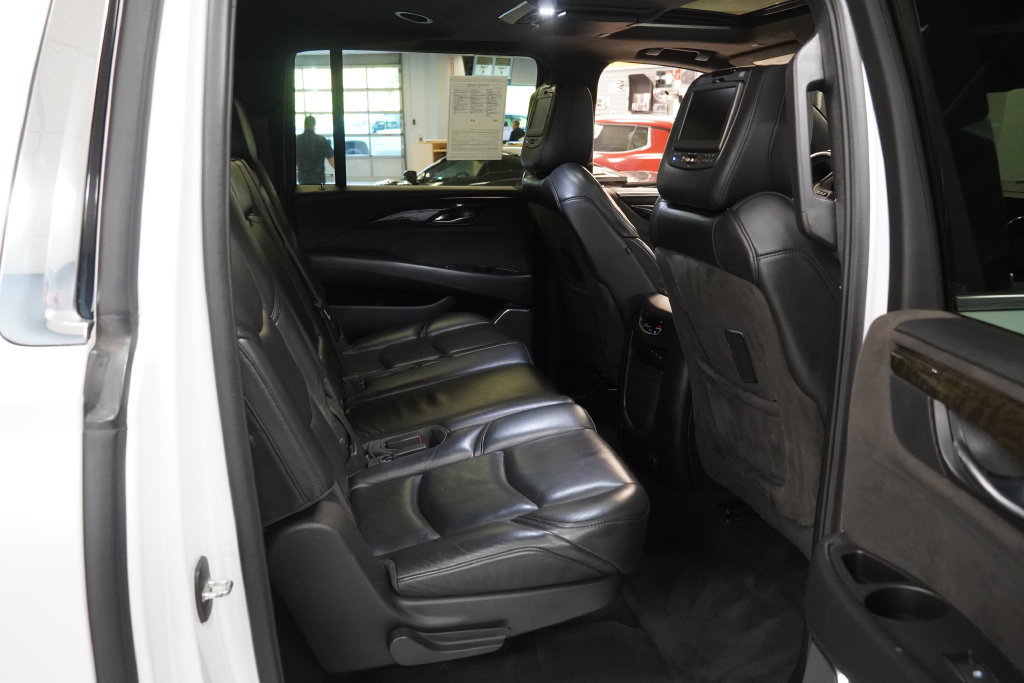 Used 2017 Cadillac Escalade ESV Platinum AWD/4WD image 23