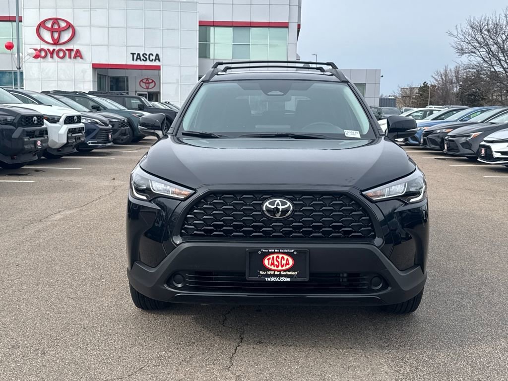 Used 2025 Toyota Corolla Cross LE w/ Moonroof Package image 2