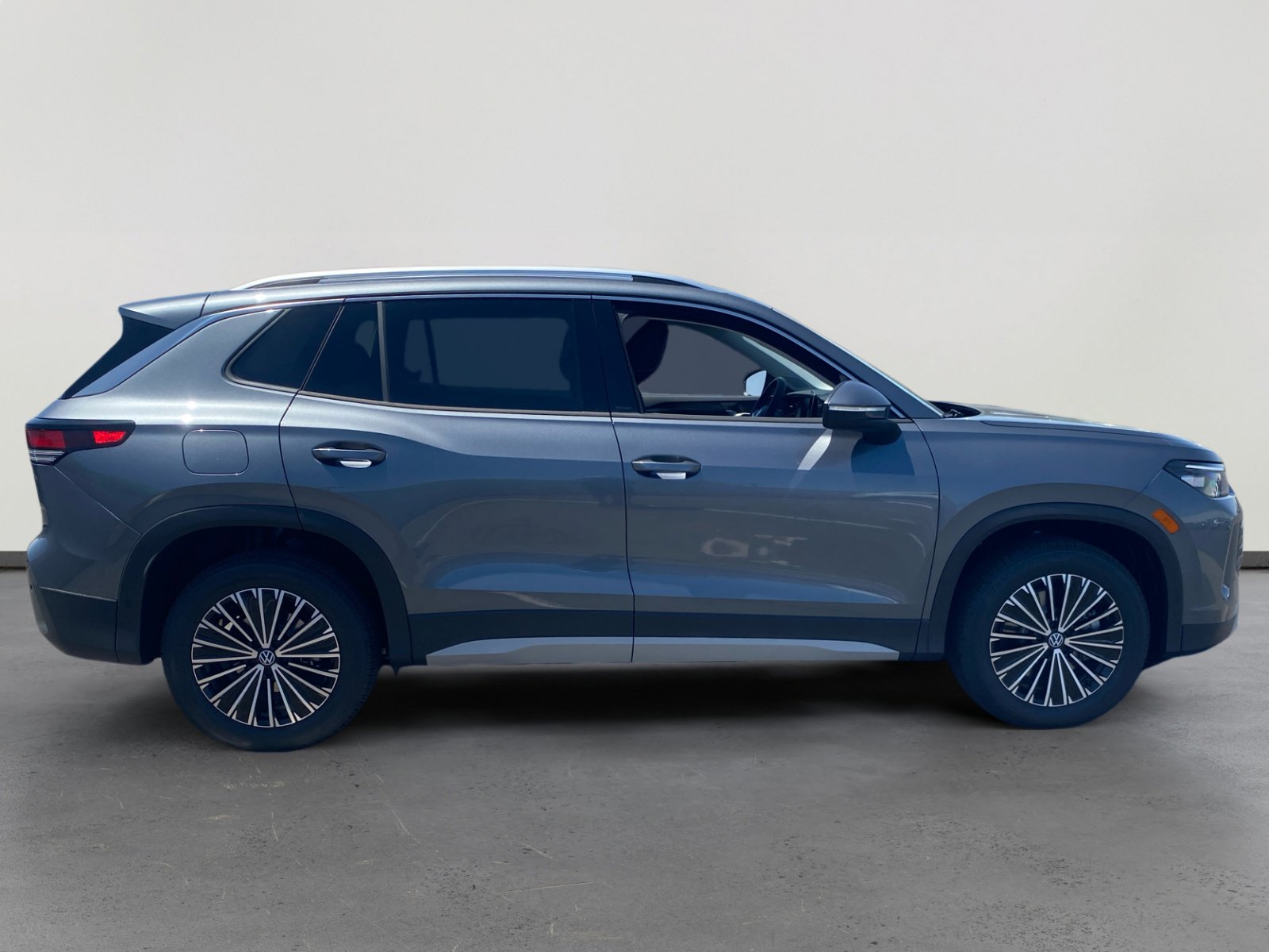 New 2025 Volkswagen Tiguan S image 6