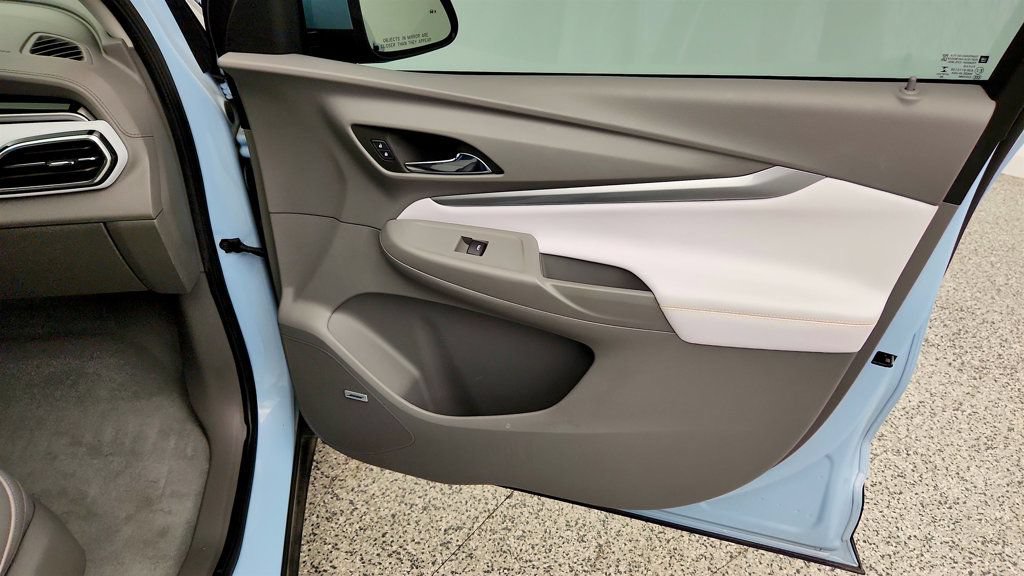 Used 2023 Chevrolet Bolt EUV Premier w/ Sun & Sound Package FWD image 28