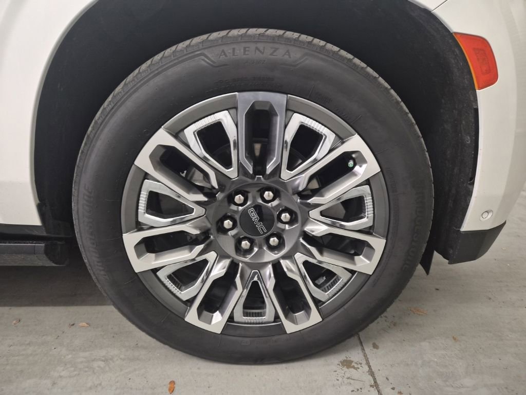 Used 2023 GMC Yukon XL Denali Ultimate image 10