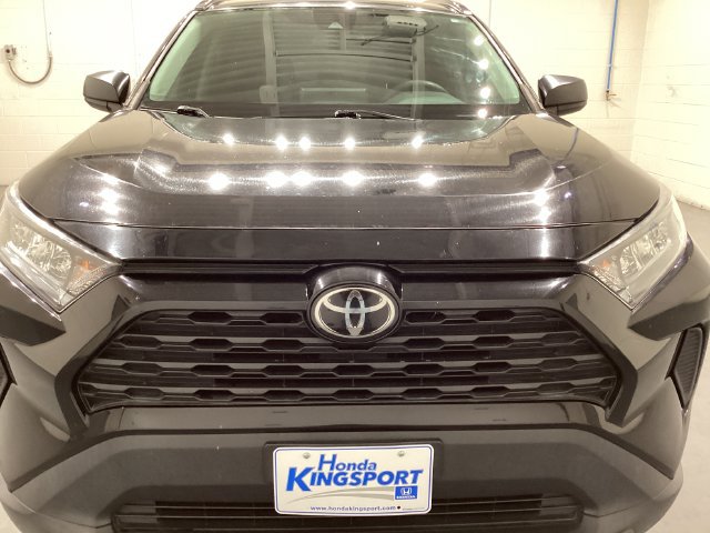 Used 2021 Toyota RAV4 LE FWD image 2