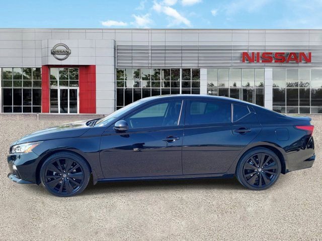 Certified 2022 Nissan Altima 2.5 SR w/ Midnight Edition Package image 8