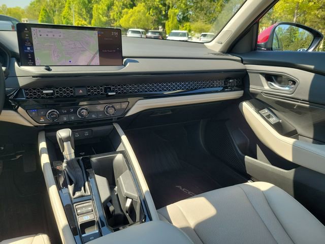 Used 2023 Honda Accord Touring image 11