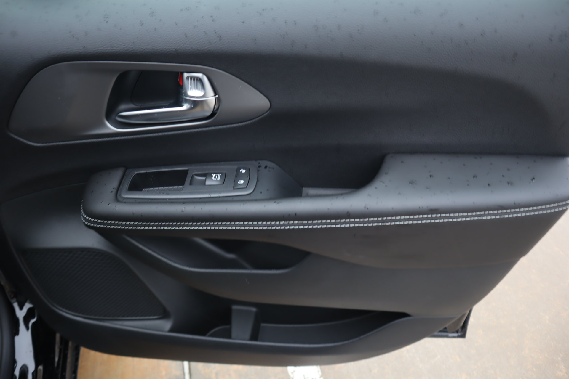 New 2027 Chrysler Pacifica Limited FWD image 18