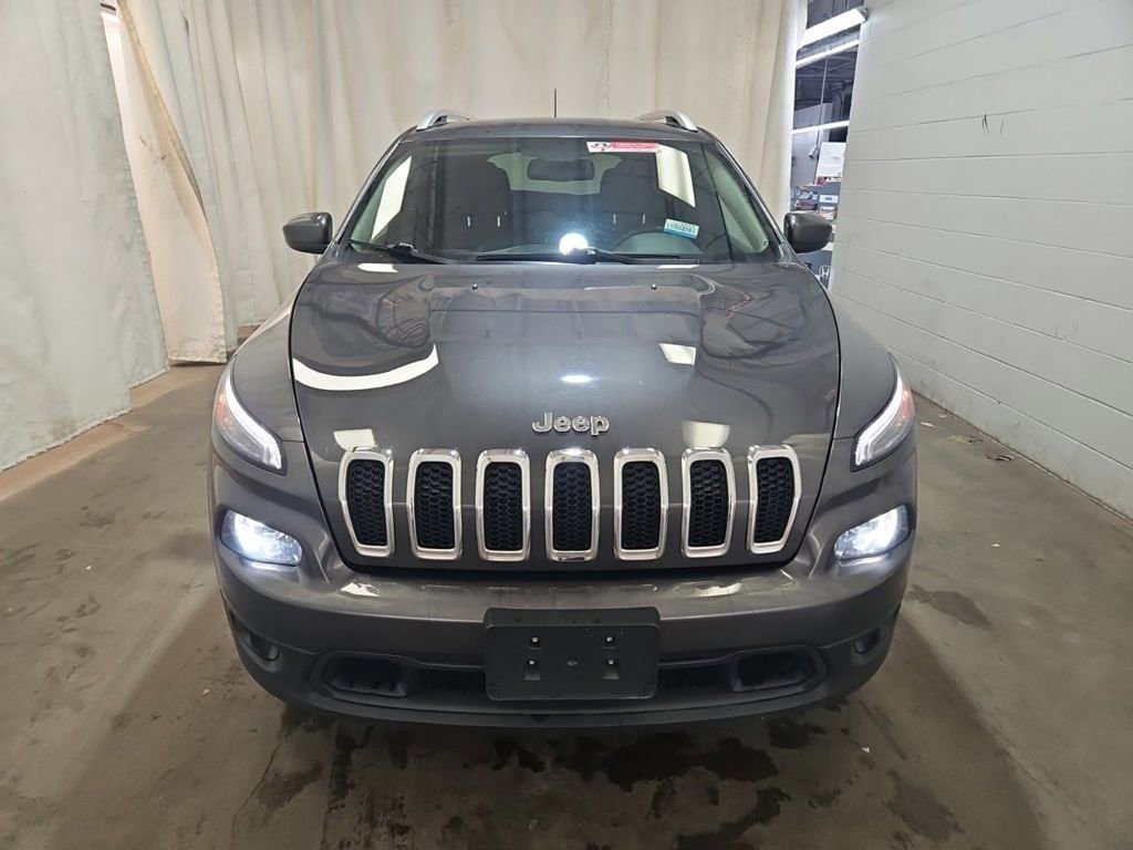 Used 2017 Jeep Cherokee Latitude w/ Cold Weather Group FWD image 7