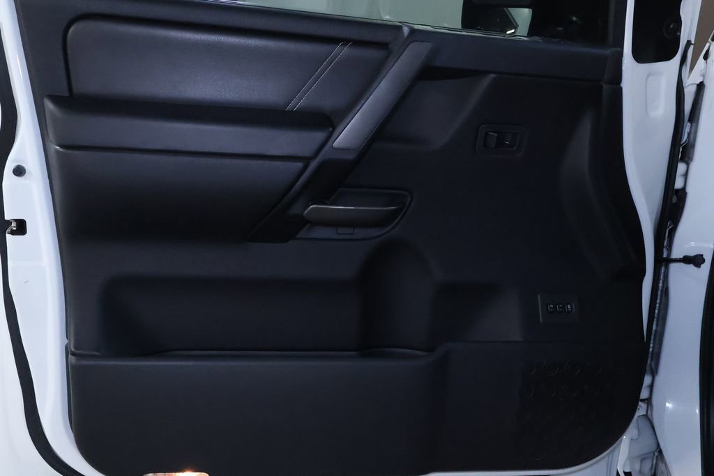 Used 2014 Nissan Titan PRO-4X w/ Pro-4x Luxury Package image 11