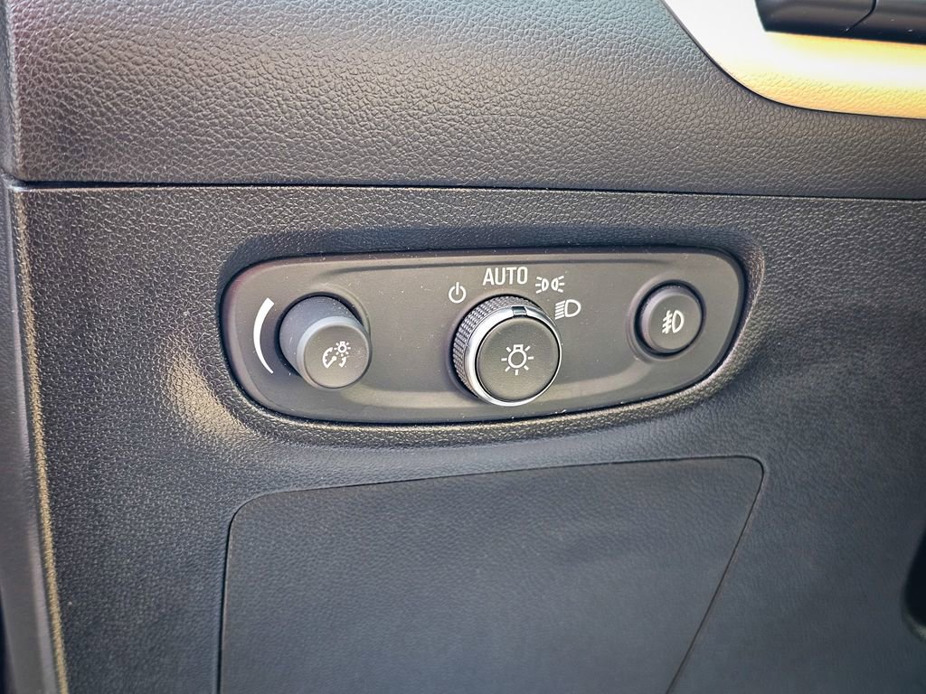 Used 2020 Buick Encore GX Essence w/ Advanced Technology Package image 16