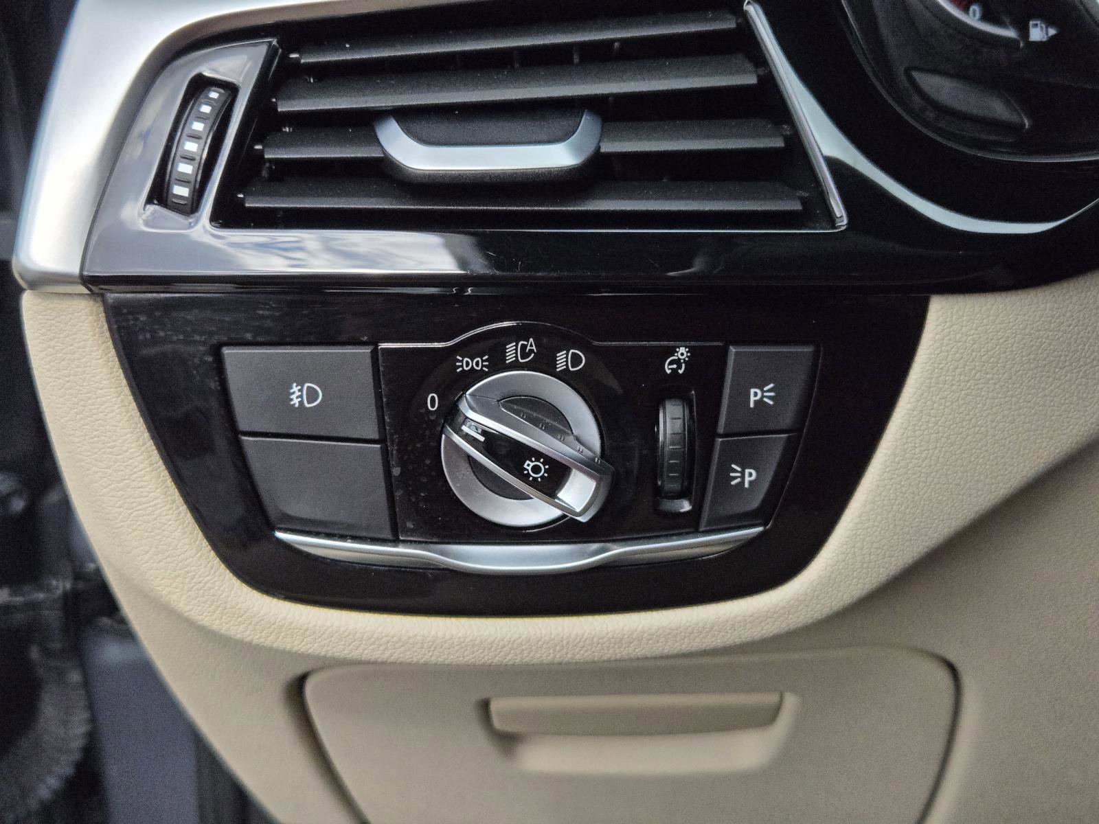 Used 2019 BMW 530i 530i Sedan RWD w/ M Sport Package image 17