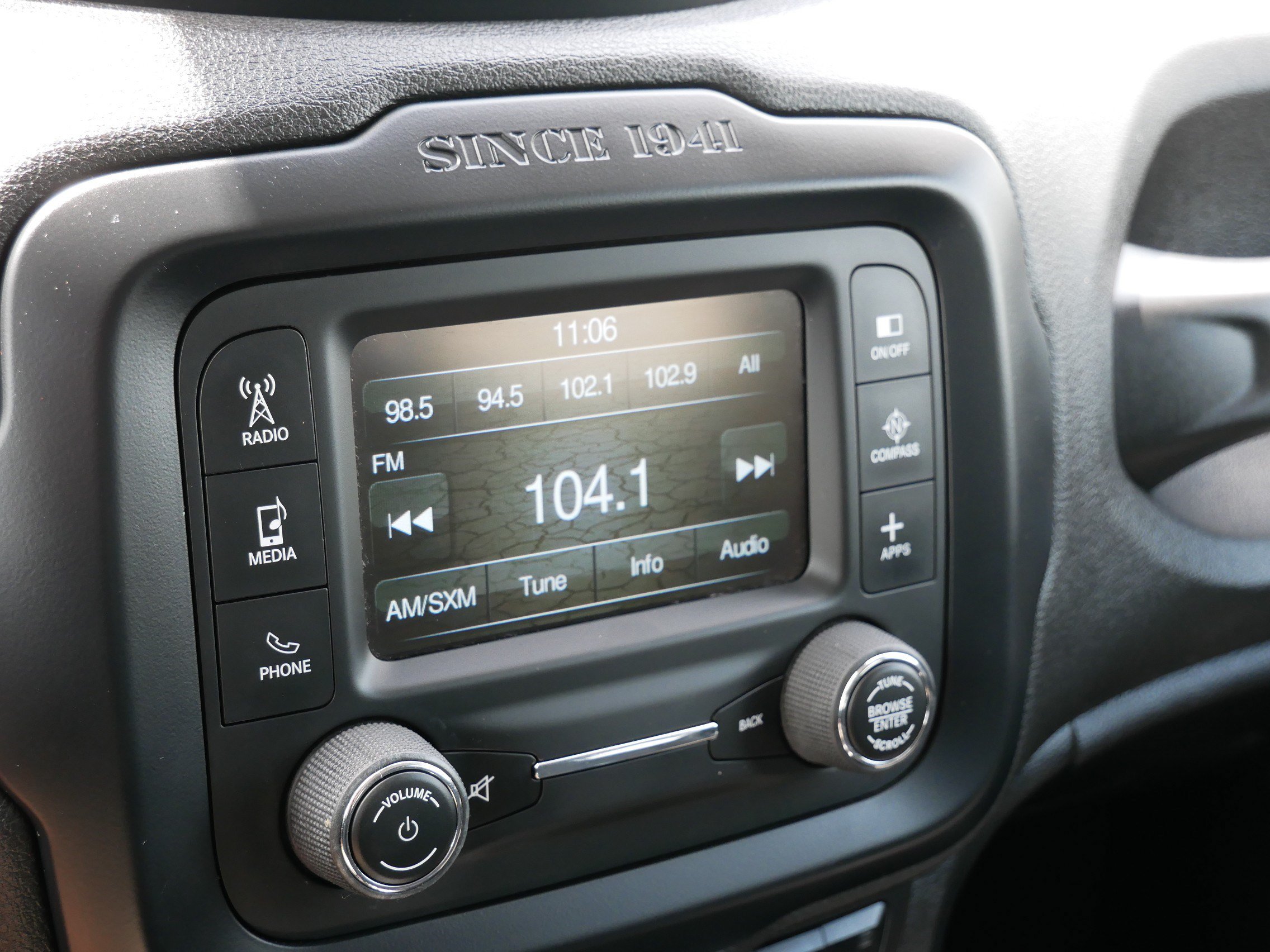 Used 2016 Jeep Renegade Latitude AWD/4WD image 21