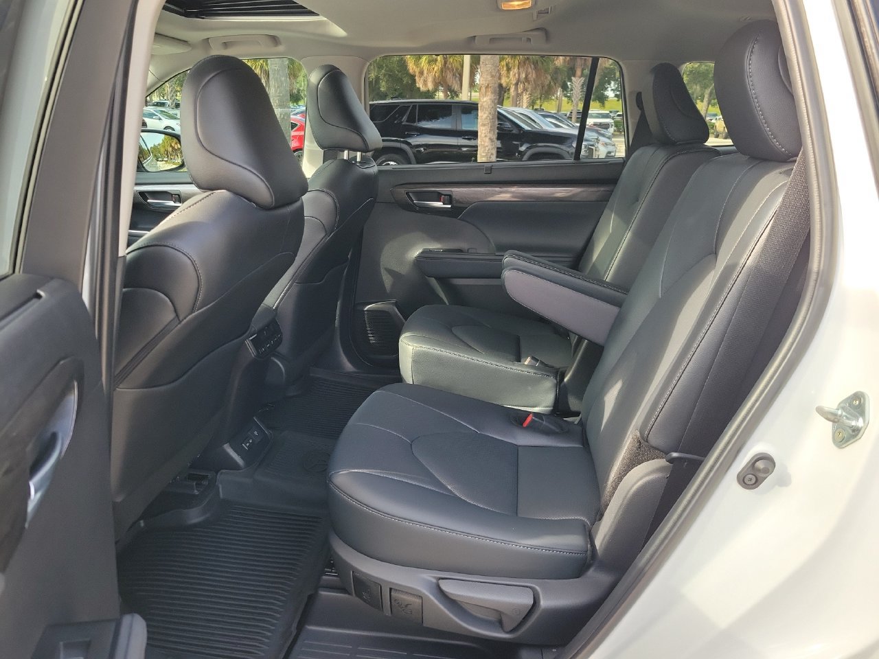 Used 2026 Toyota Highlander Limited AWD/4WD image 11