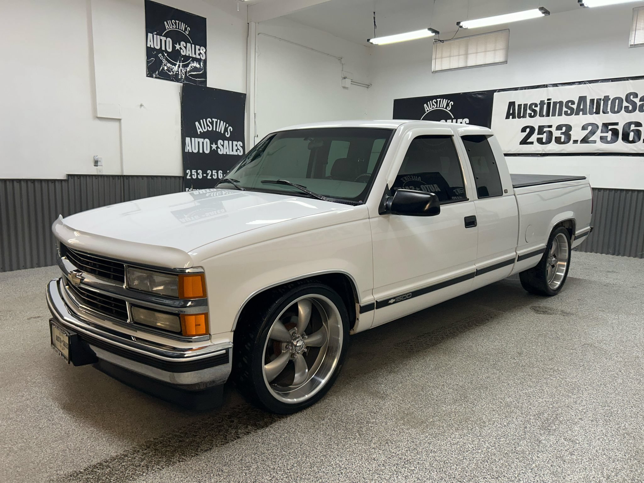Used 1997 Chevrolet Silverado 1500 2WD Extended Cab image 3