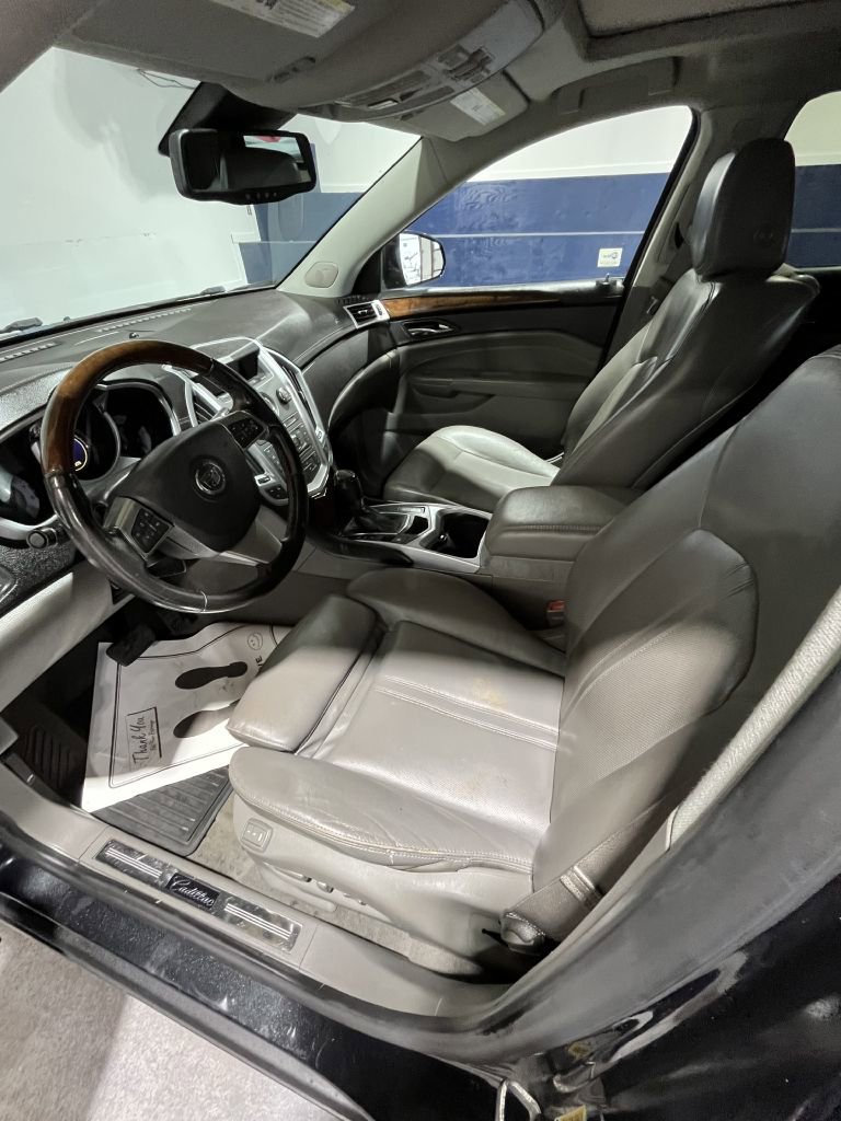 Used 2011 Cadillac SRX Luxury image 7