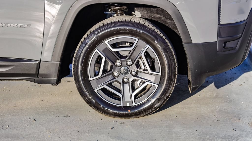 New 2026 Jeep Cherokee Laredo AWD/4WD image 11