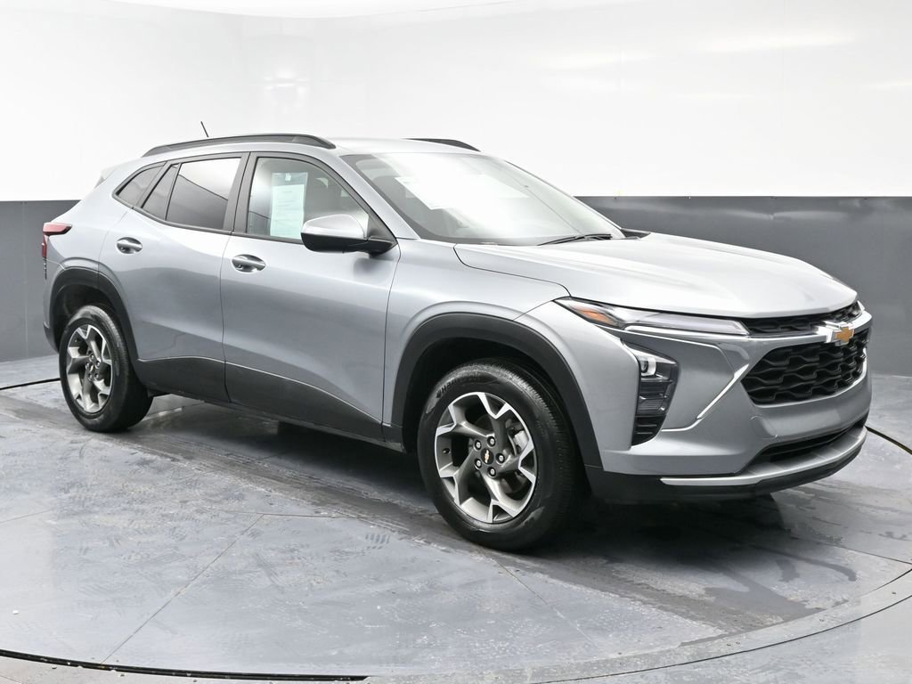 Used 2024 Chevrolet Trax LT image 3