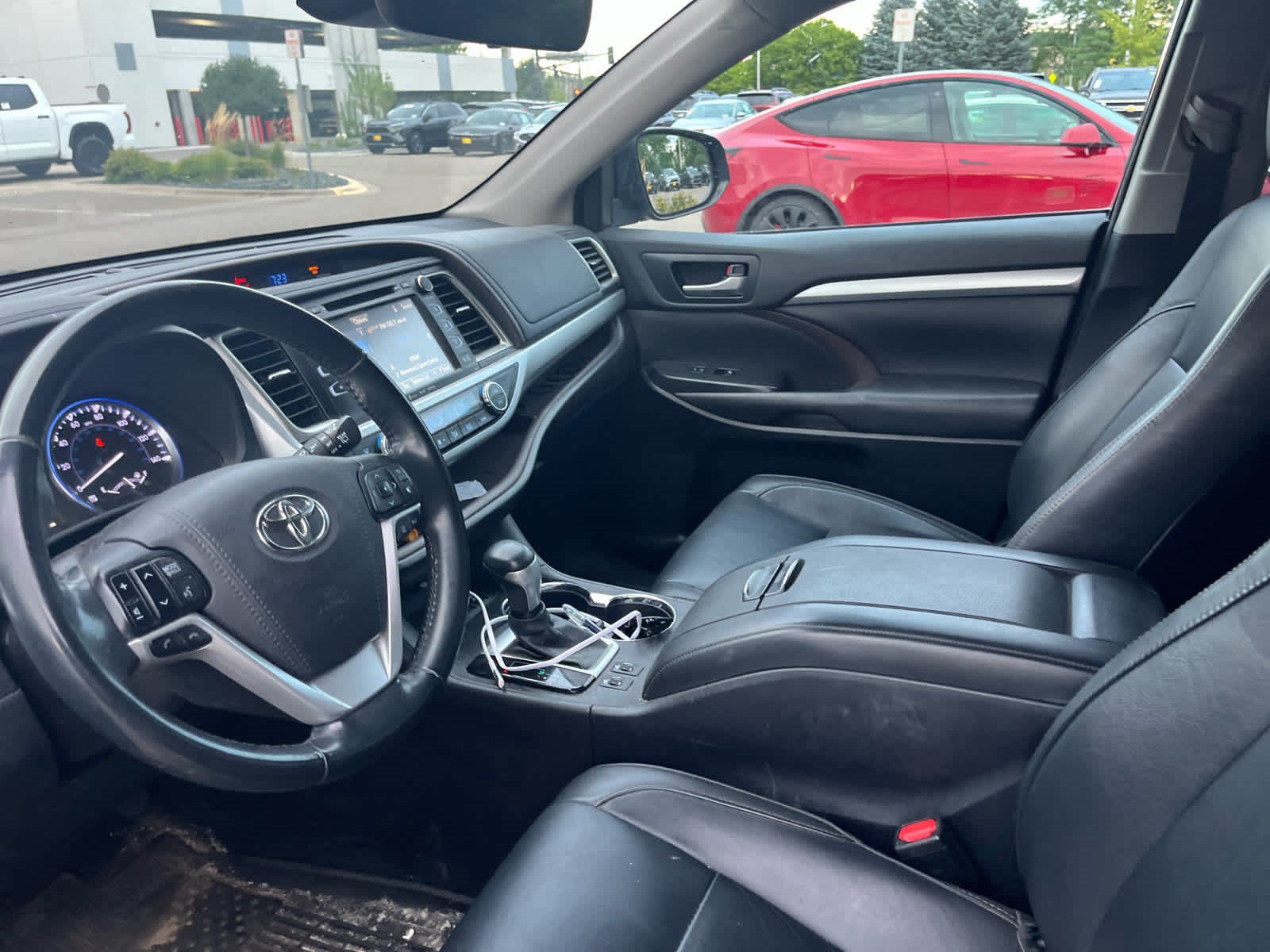 Used 2018 Toyota Highlander XLE AWD/4WD image 8