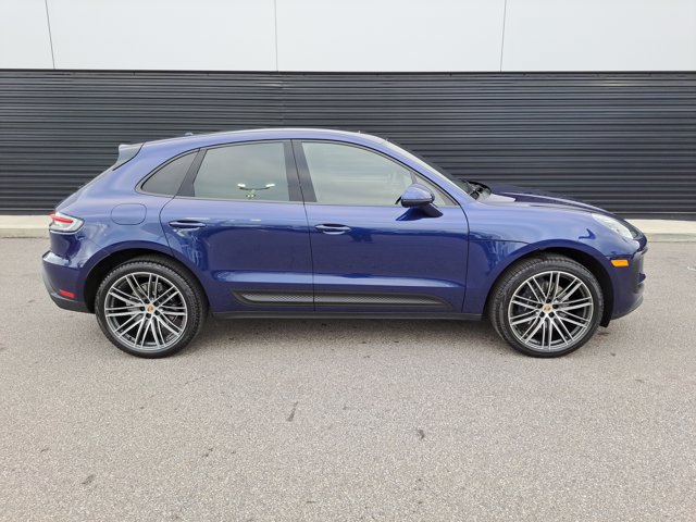 Certified 2025 Porsche Macan AWD/4WD image 8