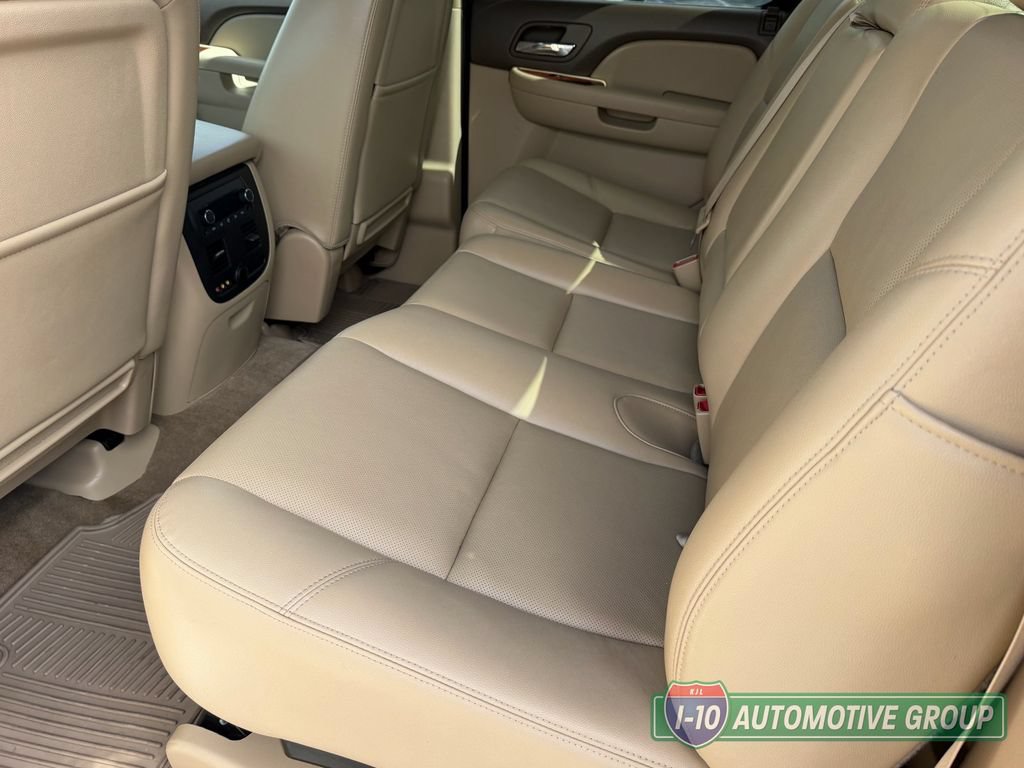 Used 2013 Chevrolet Avalanche LTZ AWD/4WD image 17