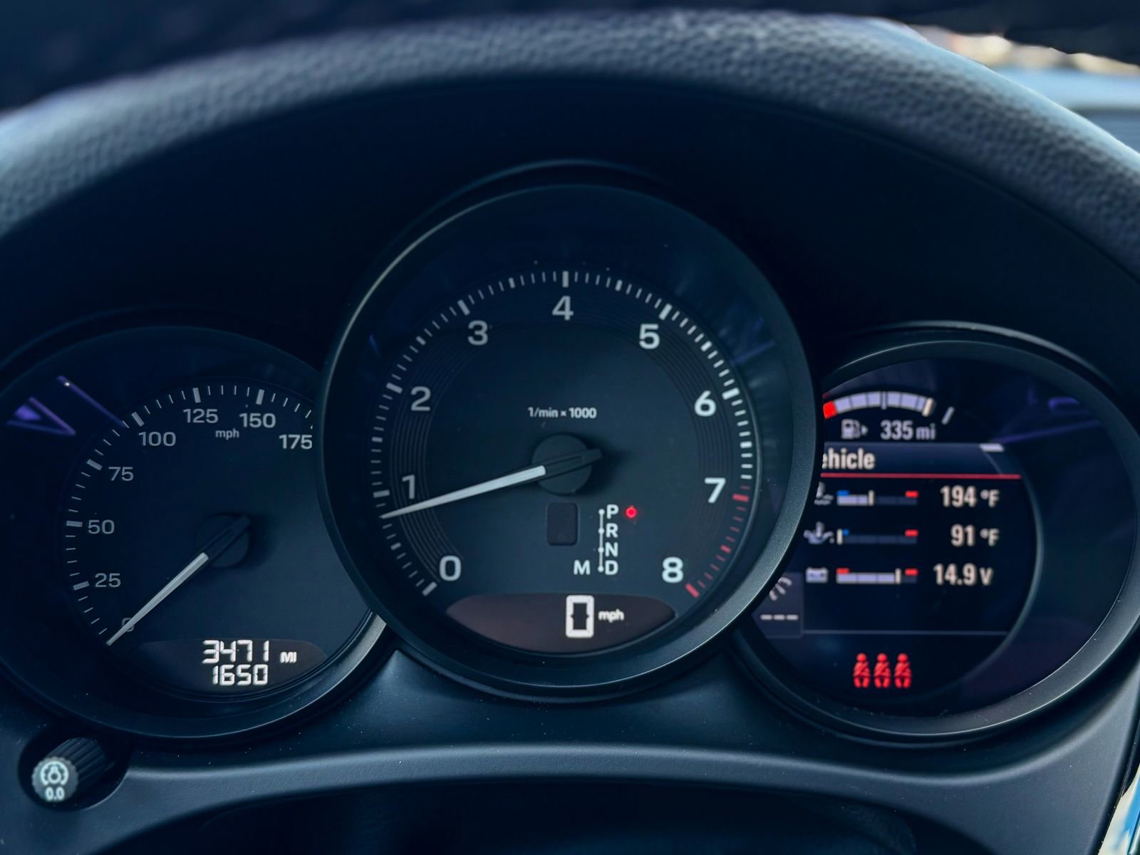 Certified 2025 Porsche Macan AWD/4WD image 17