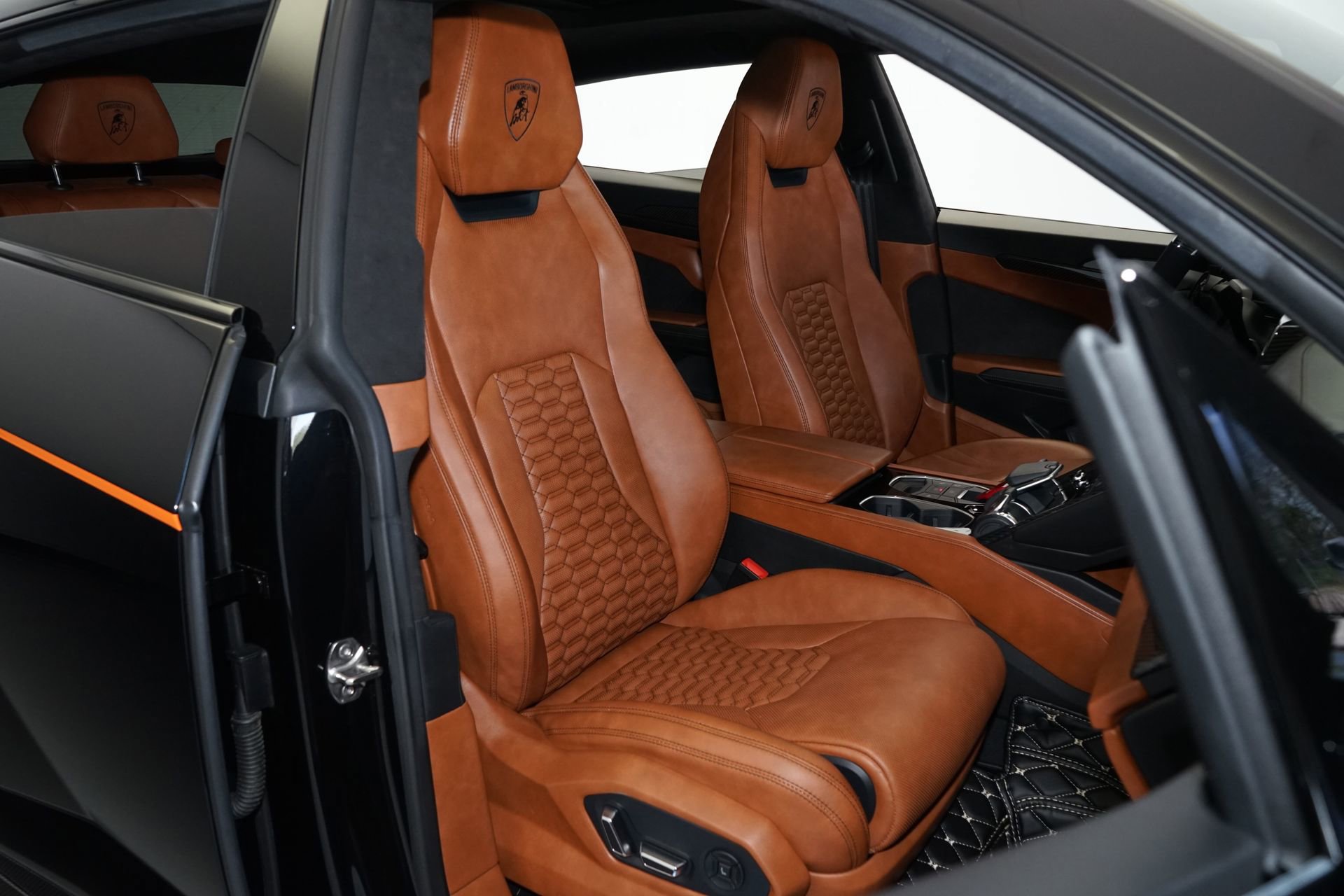 Used 2021 Lamborghini Urus image 21