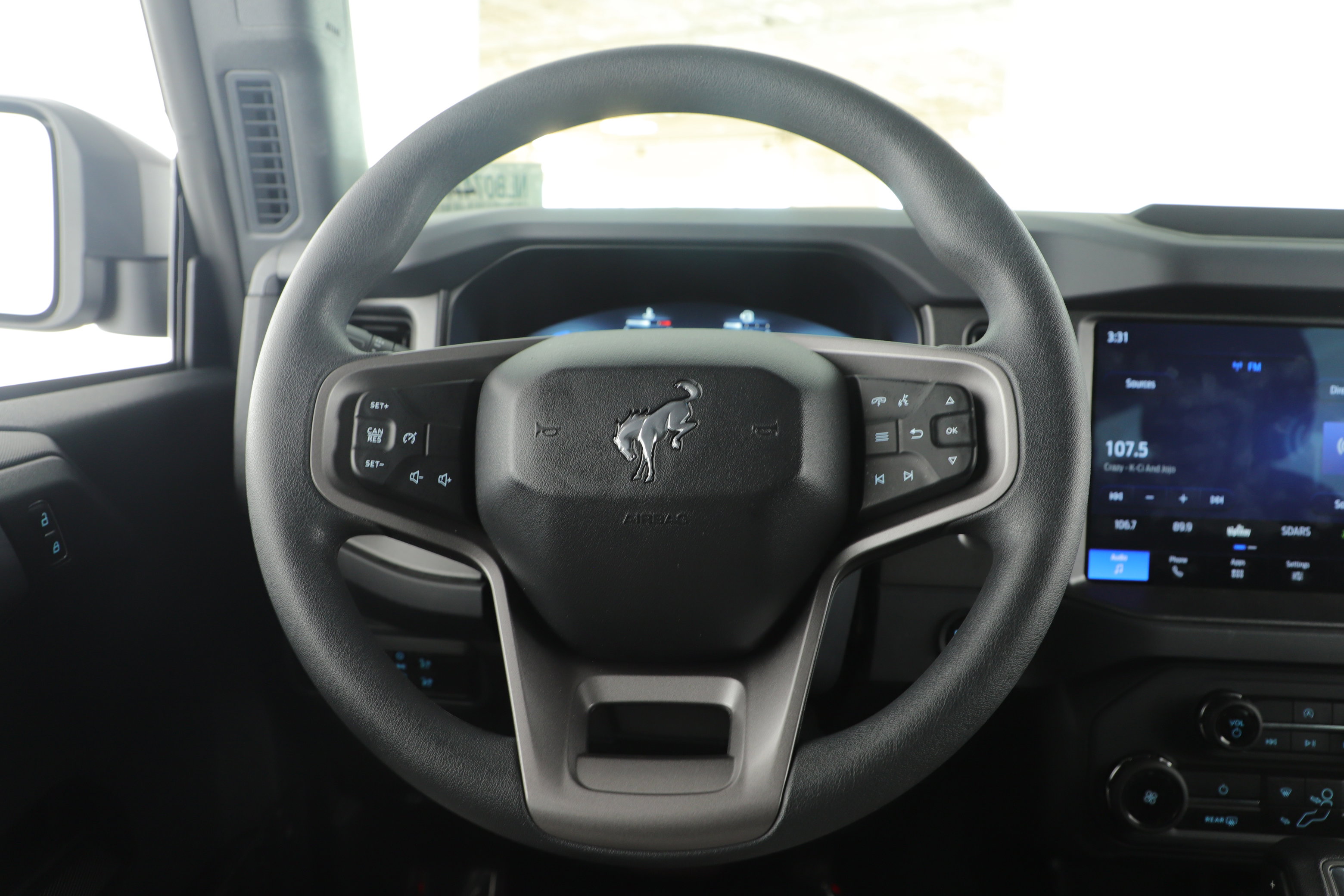 Used 2025 Ford Bronco Badlands image 14