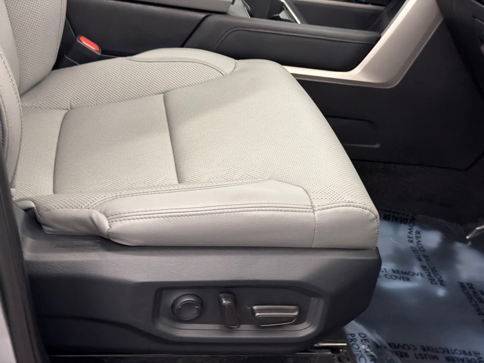 Used 2025 Toyota Tundra Limited AWD/4WD image 11