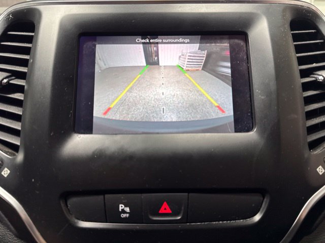 Used 2019 Jeep Cherokee Latitude Plus FWD image 9
