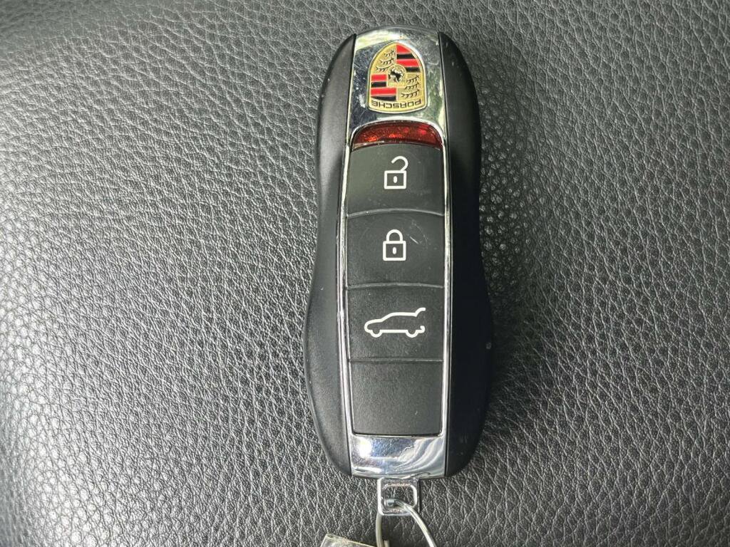 Used 2019 Porsche Macan AWD/4WD image 4