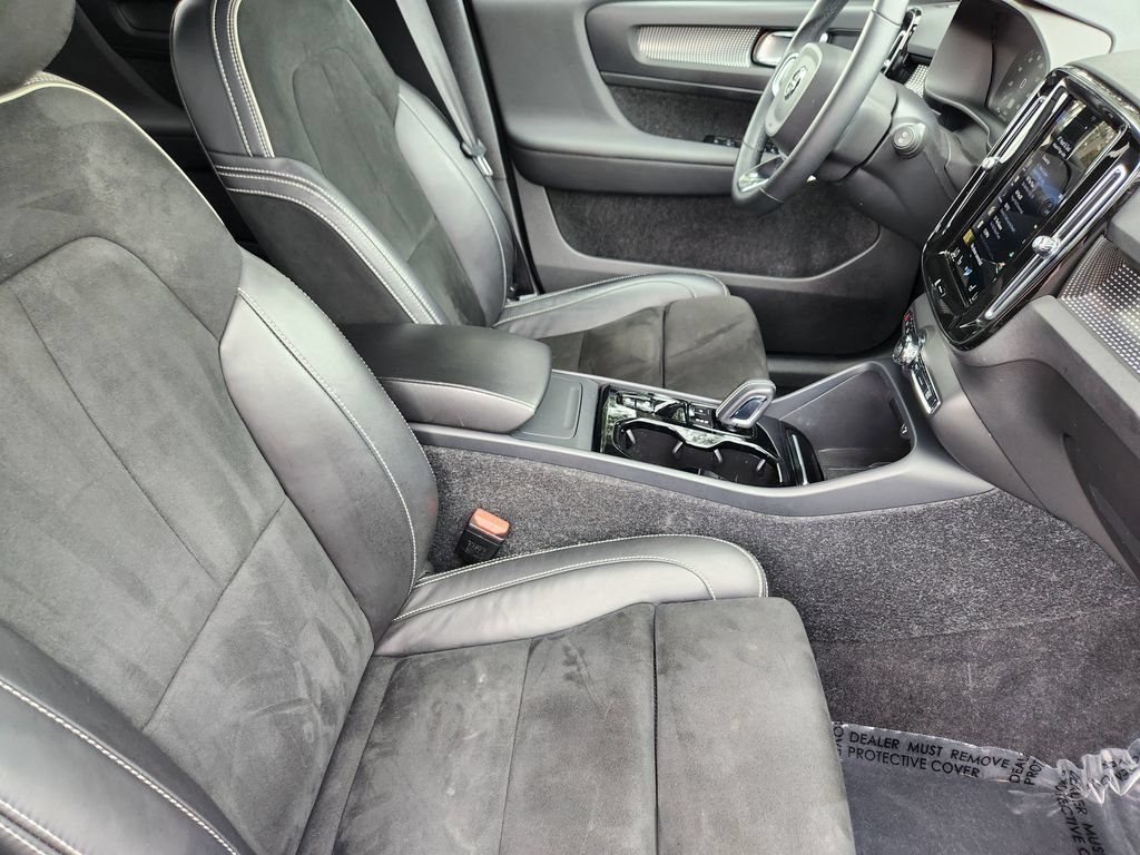 Used 2022 Volvo XC40 T5 R-Design AWD/4WD image 5