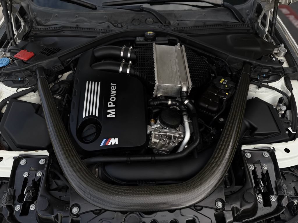 Used 2017 BMW M4 Coupe RWD image 16