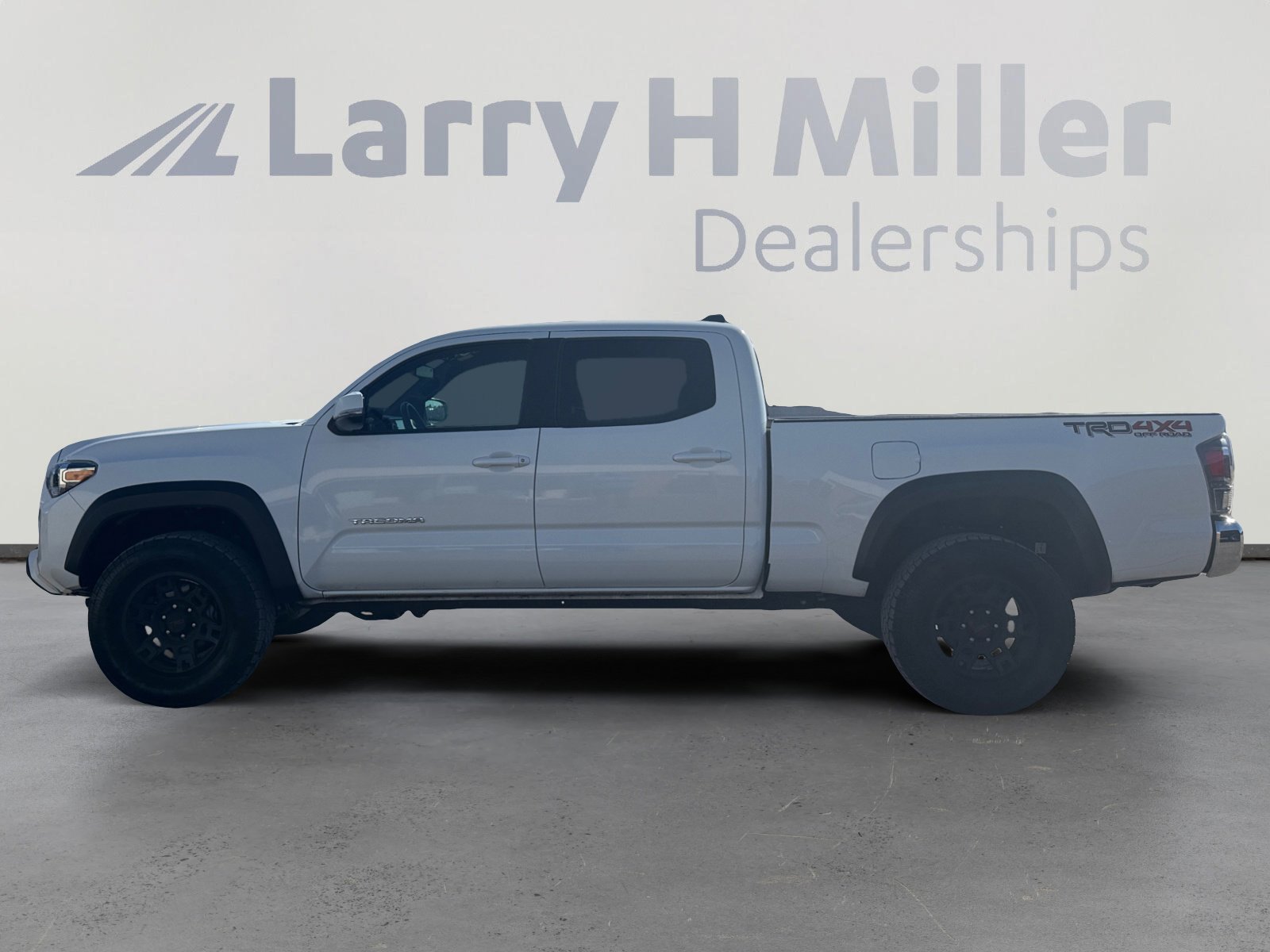 Used 2023 Toyota Tacoma TRD Off-Road AWD/4WD image 2