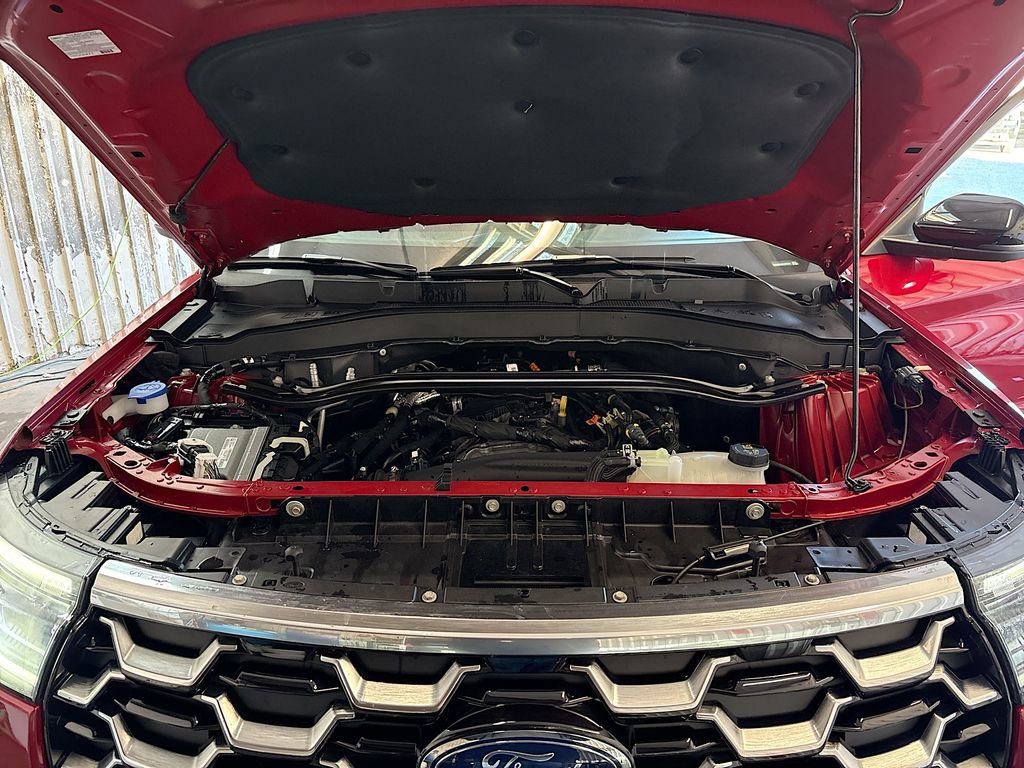 Used 2025 Ford Explorer Platinum image 32