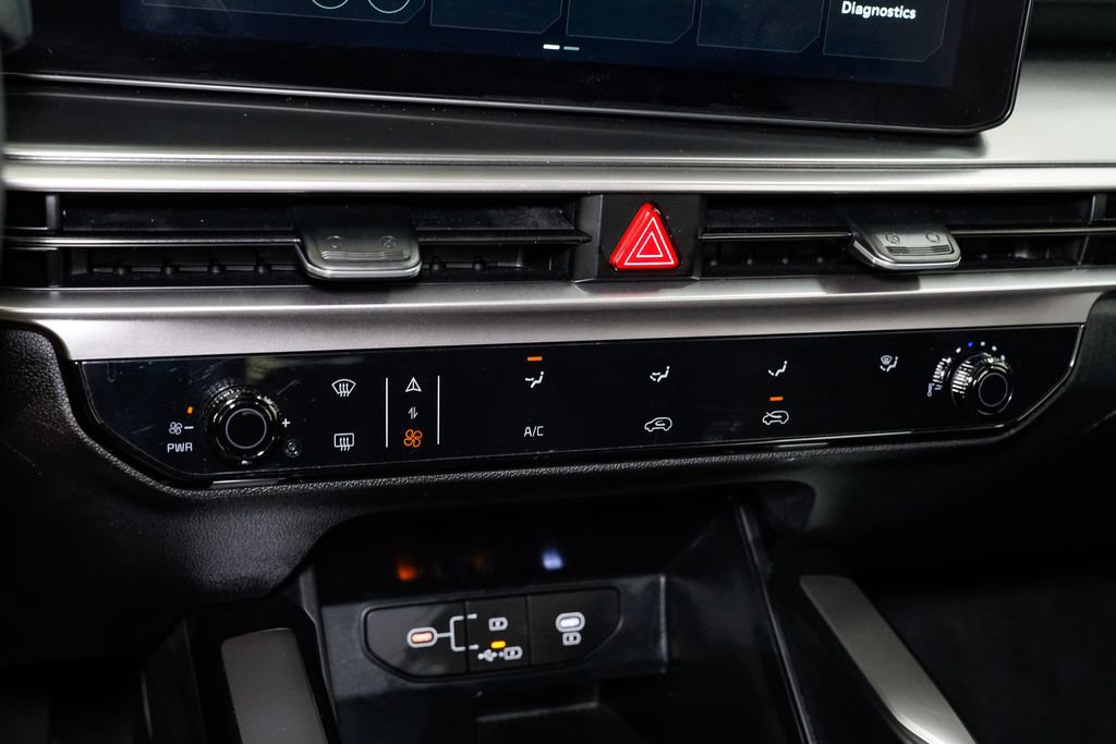 Certified 2025 Kia Sorento LX image 18