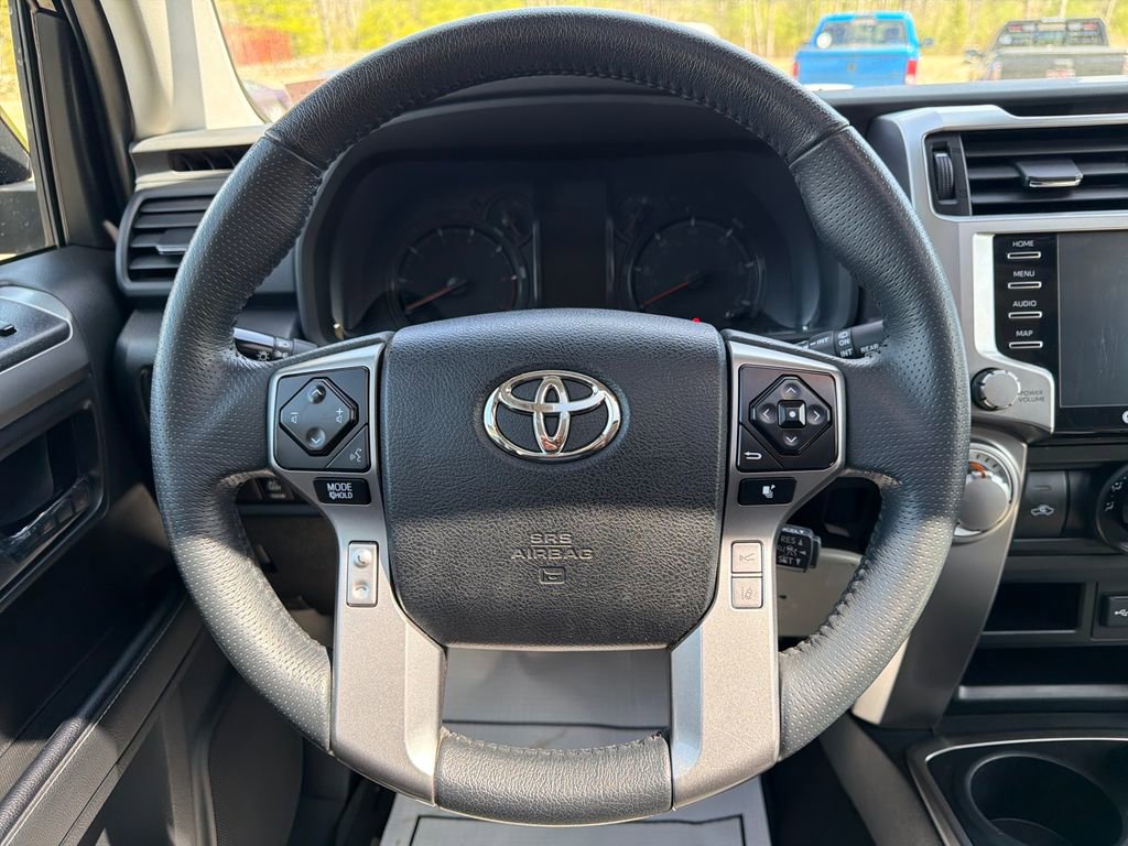 Used 2020 Toyota 4Runner SR5 Premium w/ Moonroof Package AWD/4WD image 18