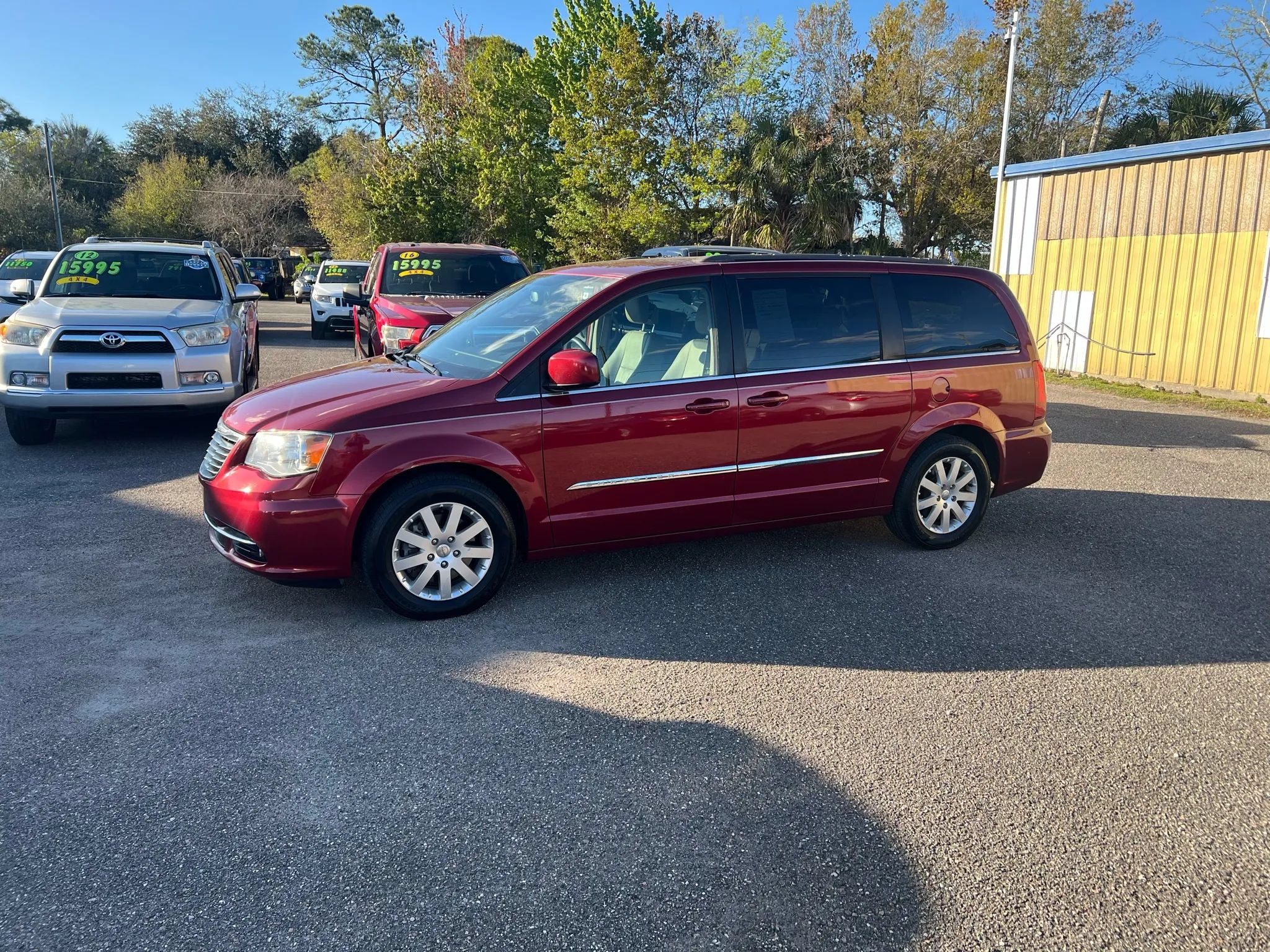 Used 2016 Chrysler Town & Country Touring FWD image 2