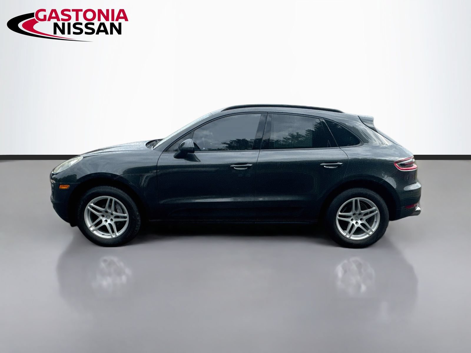 Used 2017 Porsche Macan AWD/4WD image 5