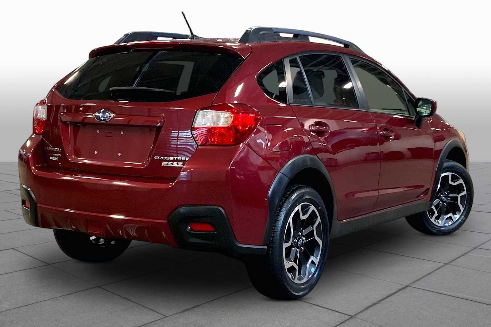 Used 2017 Subaru Crosstrek 2.0i Premium w/ Moonroof Package AWD/4WD image 13