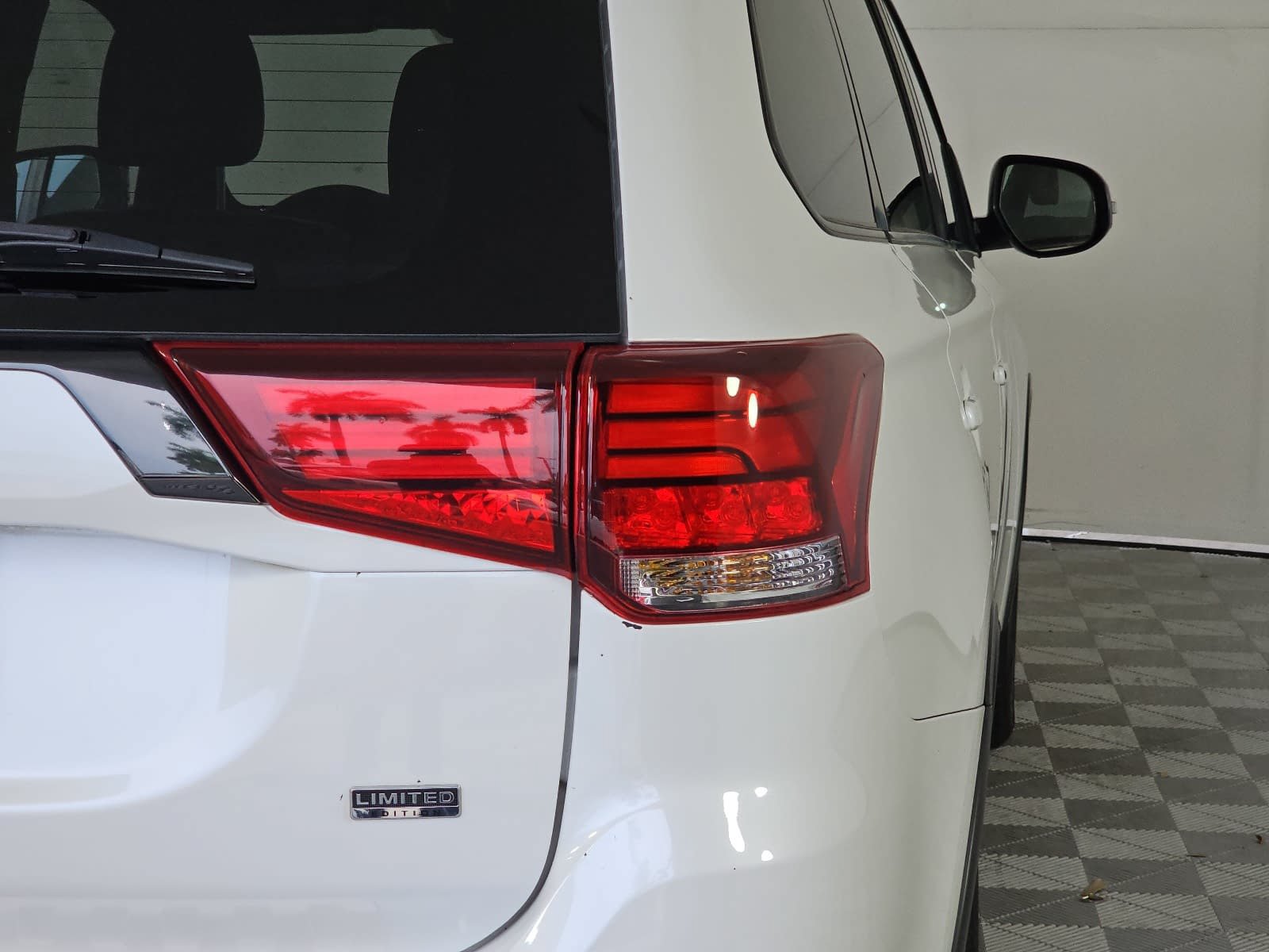 Used 2020 Mitsubishi Outlander SE FWD image 29