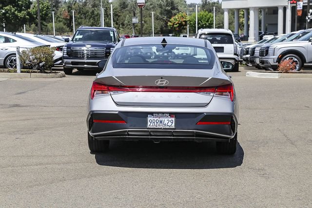 Certified 2025 Hyundai Elantra SEL FWD image 4