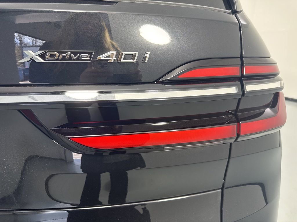 New 2026 BMW X7 xDrive40i w/ Premium Package AWD/4WD image 7