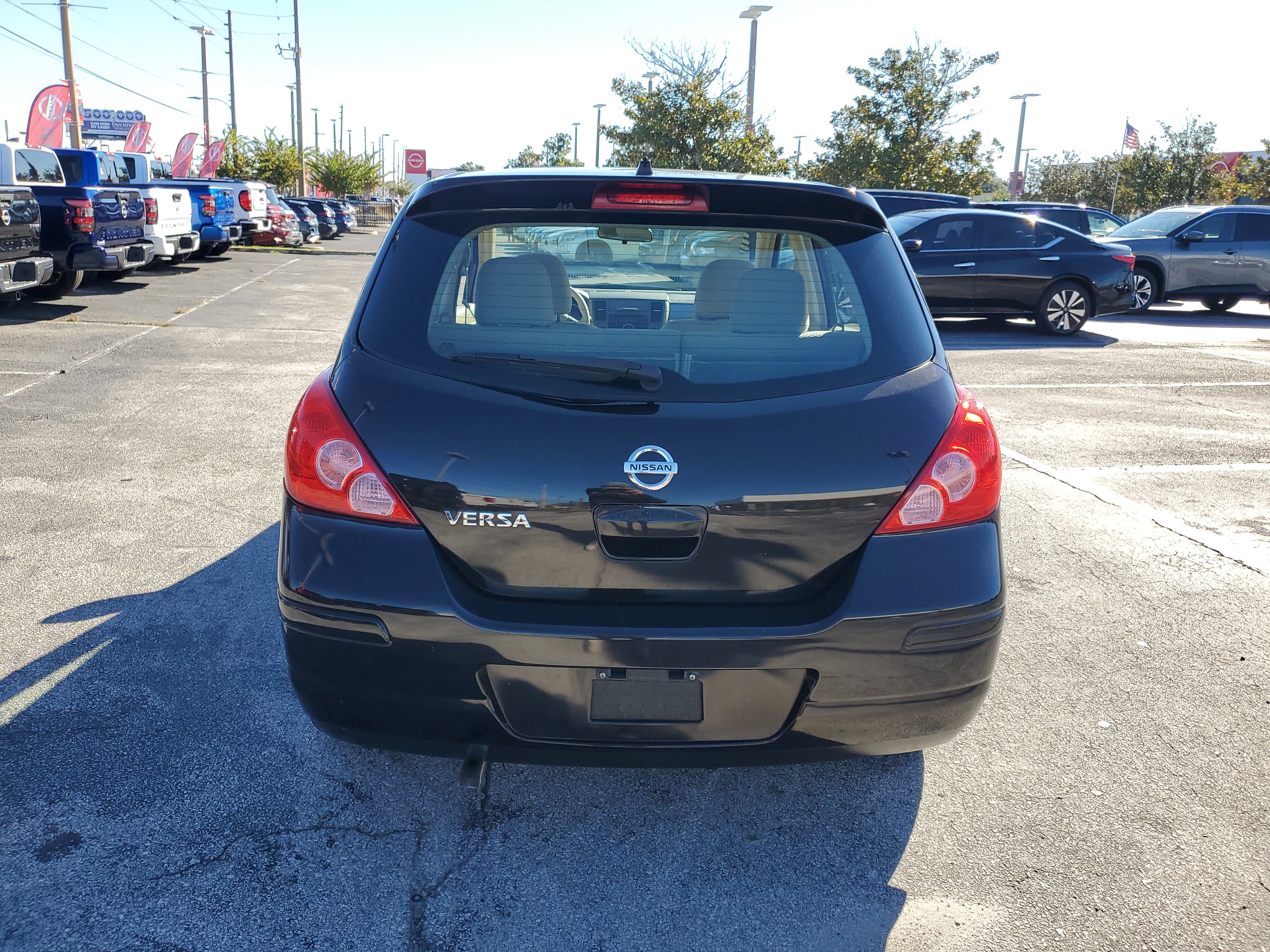 Used 2011 Nissan Versa 1.8 S w/ Plus Pkg image 6