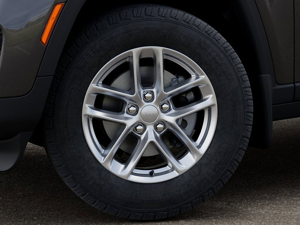 Used 2026 Jeep Grand Cherokee Laredo w/ MOPAR Finishing Package AWD/4WD image 36