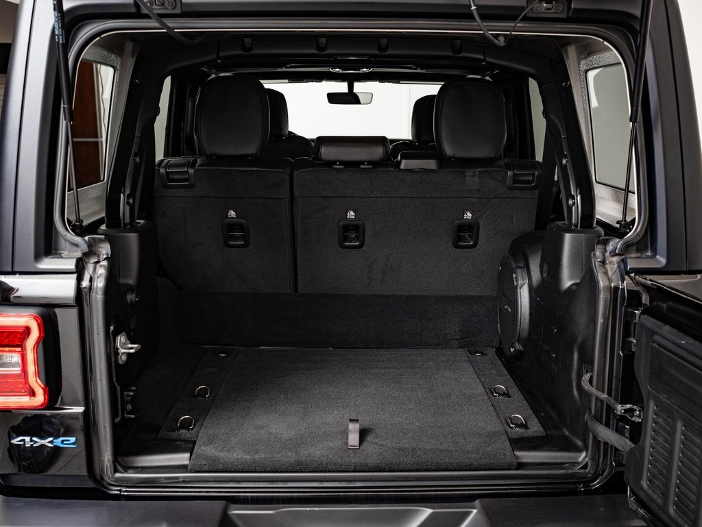 Used 2023 Jeep Wrangler Unlimited Sahara w/ Cold Weather Group image 21