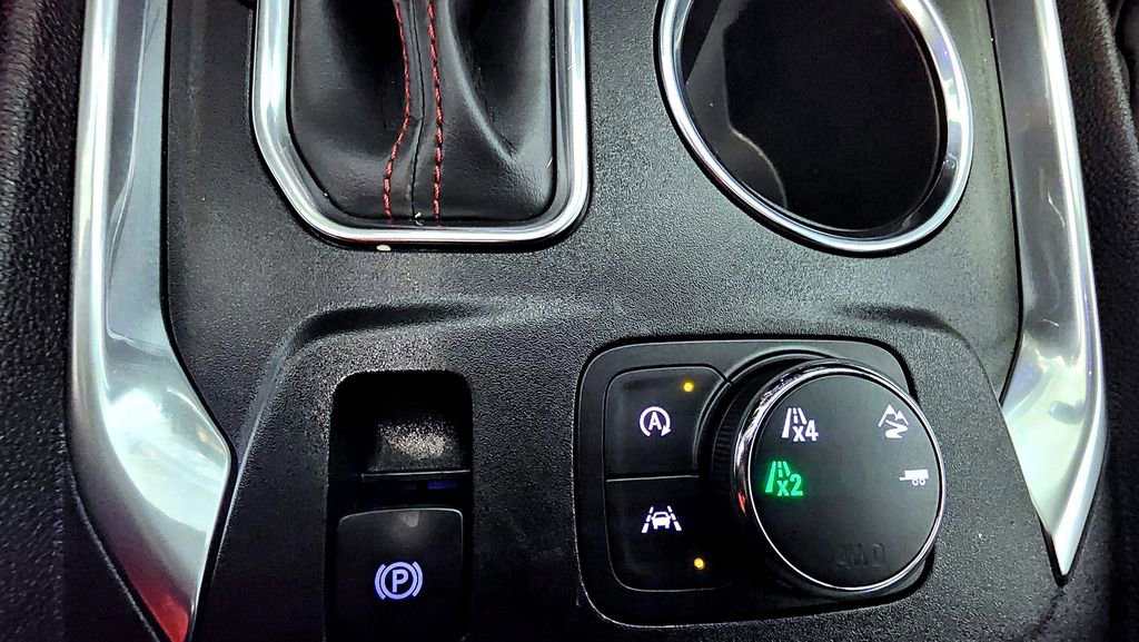Used 2023 Chevrolet Traverse RS image 39