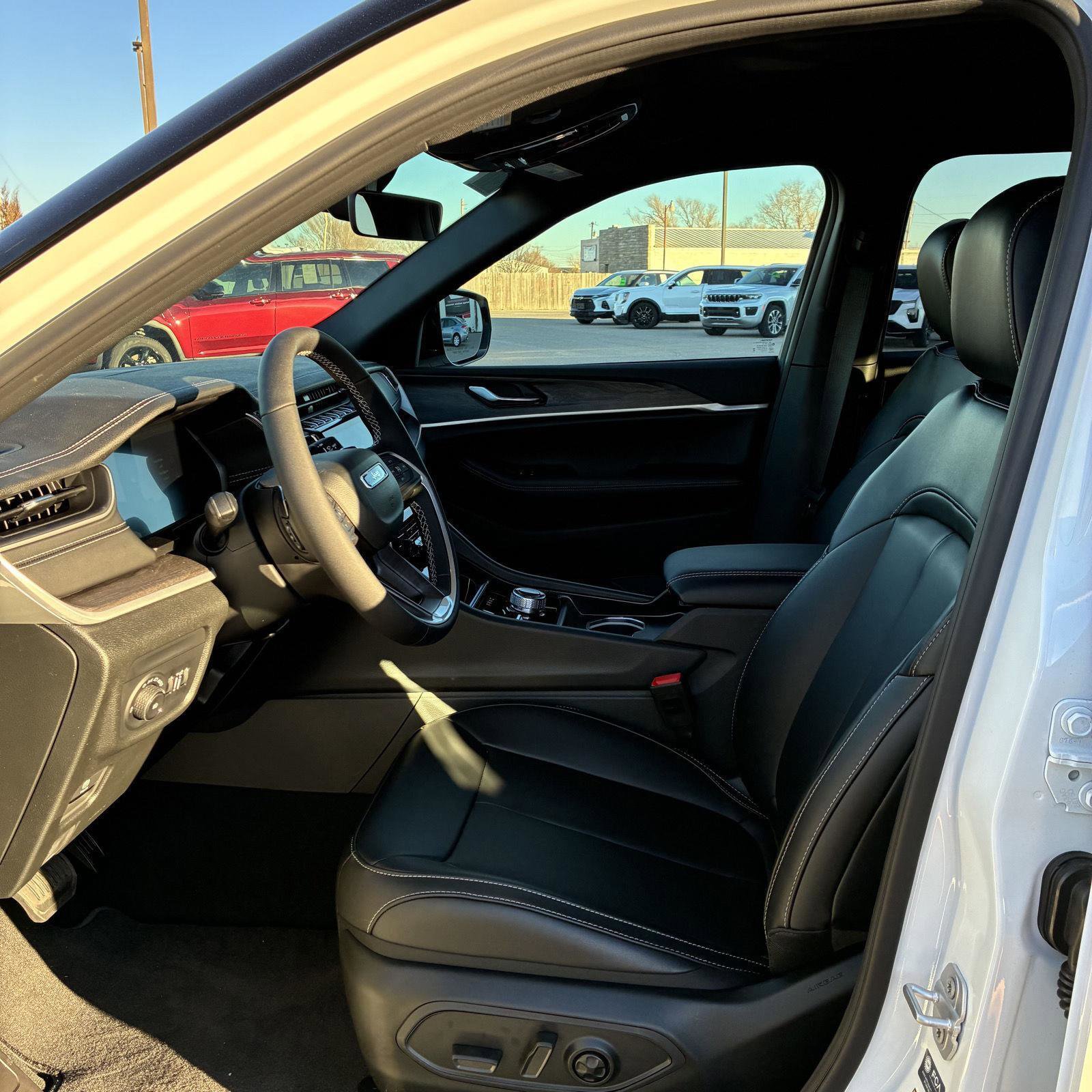 New 2025 Jeep Grand Cherokee L Limited image 2