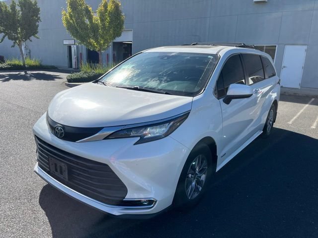 Used 2021 Toyota Sienna XLE FWD video 1